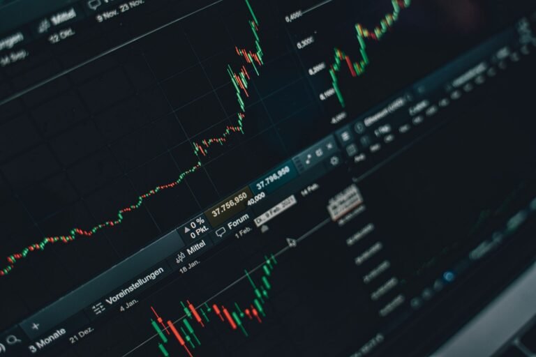 Écran affichant des cours de bourse, parrainage Trade Republic